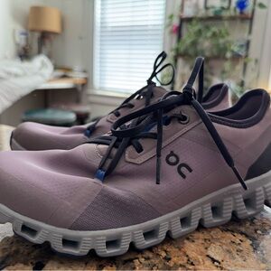 On Running Women’s Shoes - heron and glacier size 9